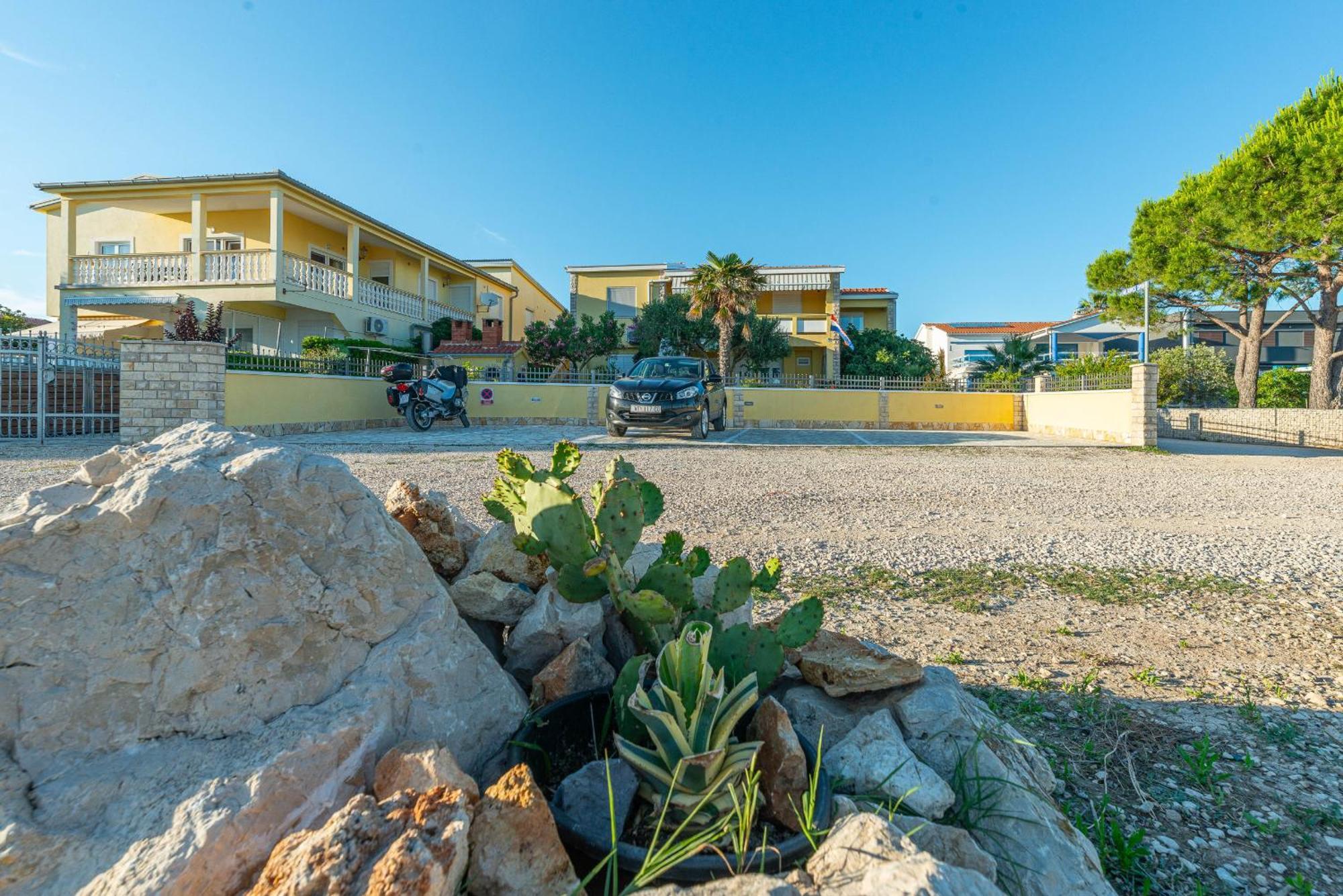 Apartment House Inga Vir Exterior foto