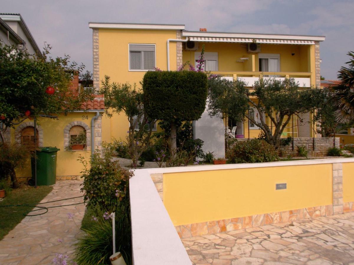 Apartment House Inga Vir Exterior foto
